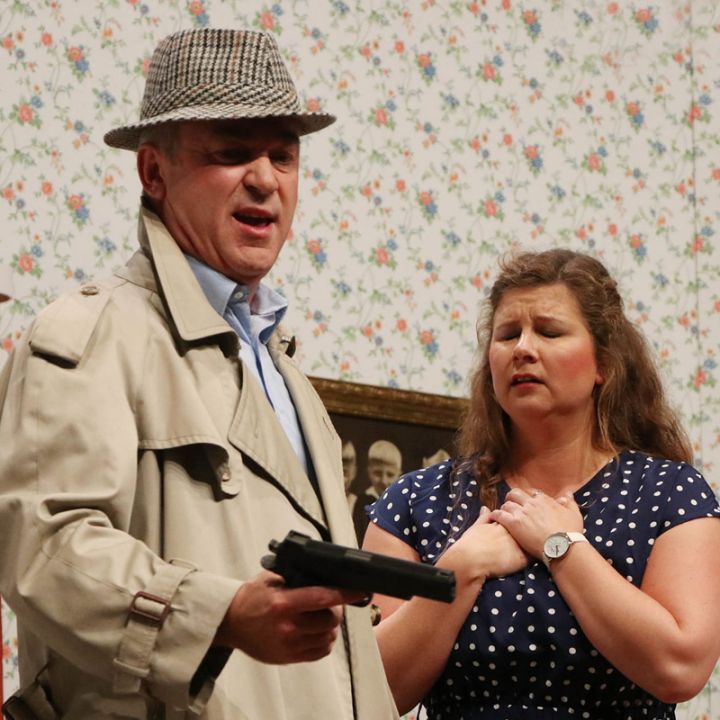 NVBG Die Niederdeutsche Volksbühne sorgt durch einen spannenden plattdeutschen Theaterabend für Adrenalin bei den Schauspielern und dem Publikum