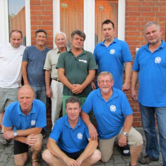 Das NVBG Team der Bühnenbauer erstellt zweimal jährlich das komplette Bühnenbild in der Theaterwerkstatt der Niederdeutschen Volksbühne hinter dem Krügerischen Haus in Geesthacht