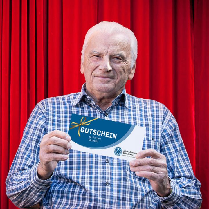 NVBG Gutschein für ein plattdeutsches Theaterprogramm von der Niederdeutschen Volksbühne Geesthacht als individuelles Geschenk für eine abwechslungsreiche Freizeitgestaltung