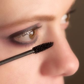 NVBG Mit ruhiger Hand zaubern die Maskenbildner die passende Frisur und Make-up und verwandeln die Schauspieler in ihre Rolle und freuen sich über neue Anwärter